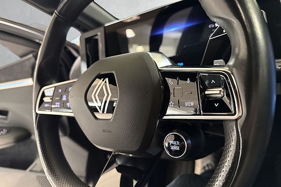 Renault Megane E-Tech 12 of 19
