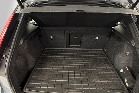 Volvo XC40 5 of 24