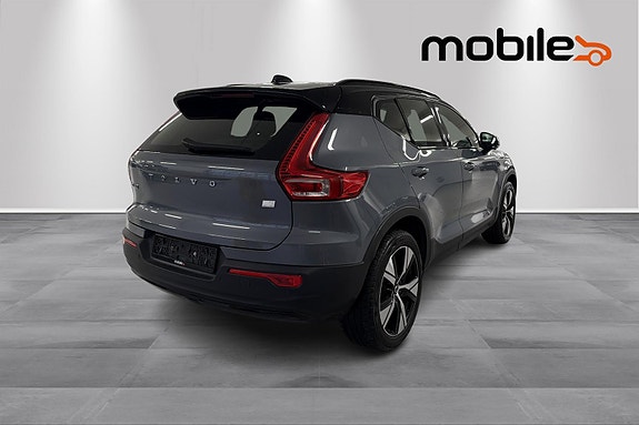 Volvo XC40 3 of 24