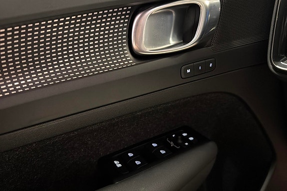 Volvo XC40 17 of 24