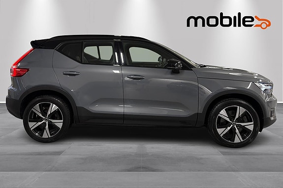 Volvo XC40 2 of 24