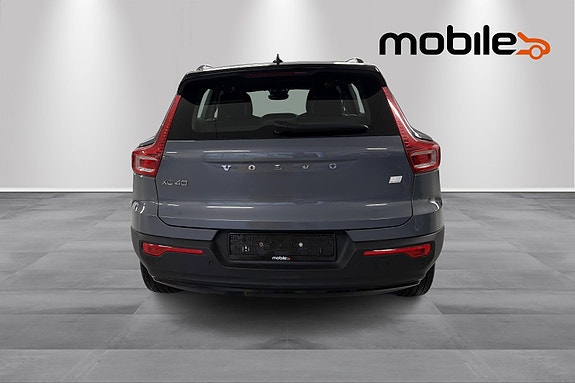 Volvo XC40 4 of 24