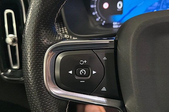 Volvo XC40 16 of 24