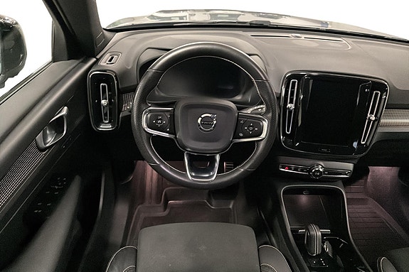 Volvo XC40 6 of 24