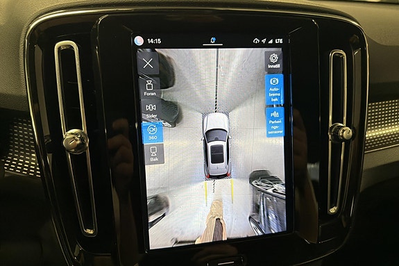 Volvo XC40 13 of 24