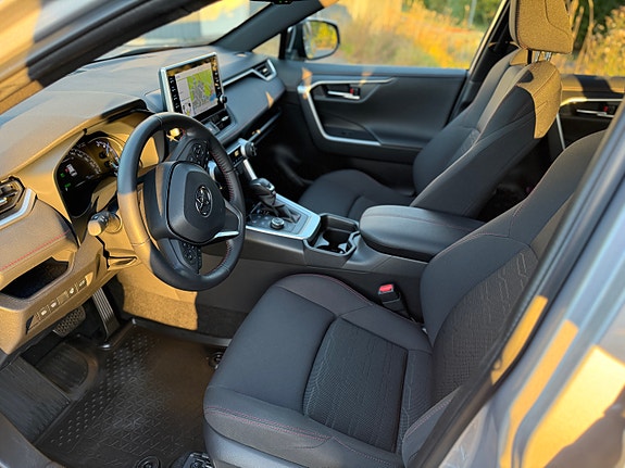 Toyota RAV4 4 of 21