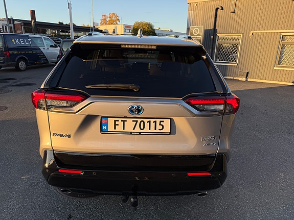 Toyota RAV4 7 of 21