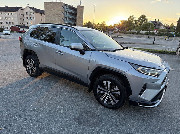 Toyota RAV4 8 of 21