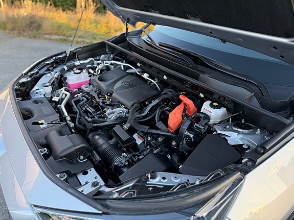 Toyota RAV4 2 of 21