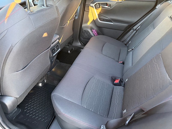 Toyota RAV4 10 of 21