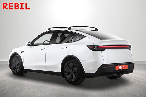 Tesla Model Y 5 of 30
