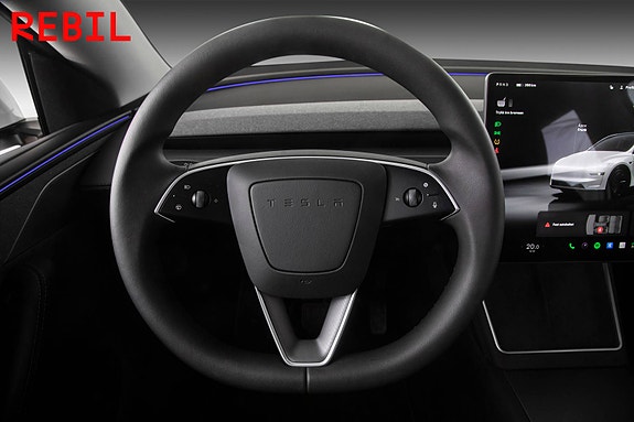 Tesla Model Y 12 of 30