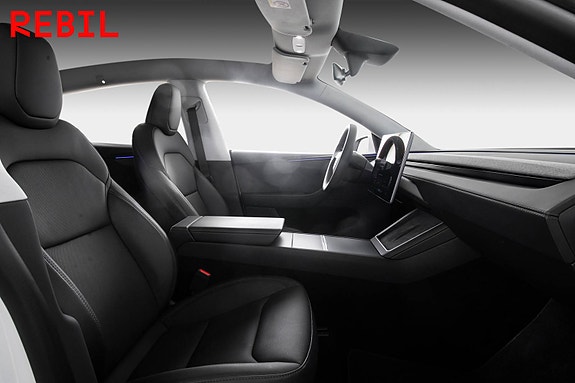 Tesla Model Y 24 of 30