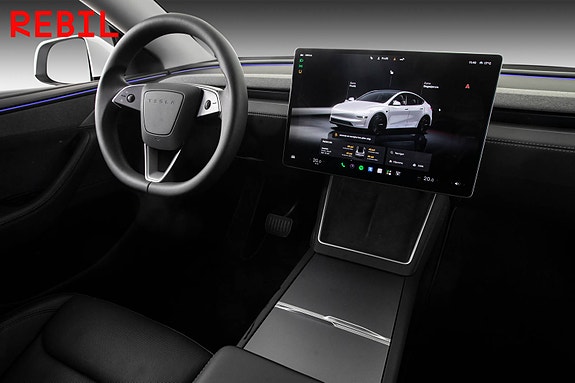 Tesla Model Y 14 of 30