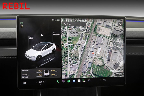 Tesla Model Y 16 of 30