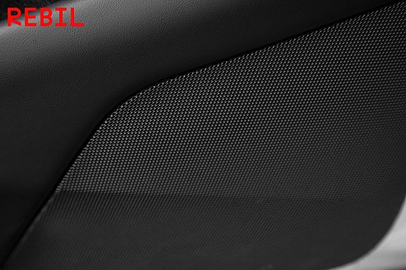 Tesla Model Y 20 of 30