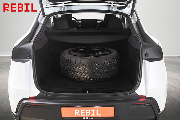 Tesla Model Y 26 of 30