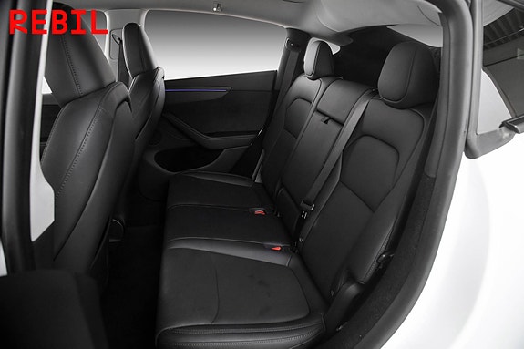 Tesla Model Y 10 of 30