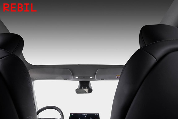Tesla Model Y 23 of 30