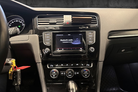 Volkswagen Golf VII 15 of 22