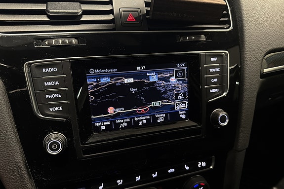 Volkswagen Golf VII 17 of 22