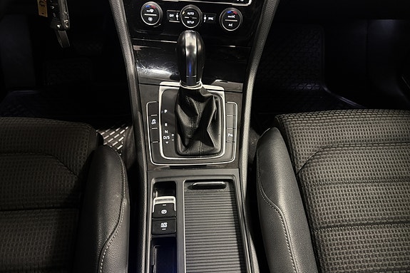 Volkswagen Golf VII 10 of 22