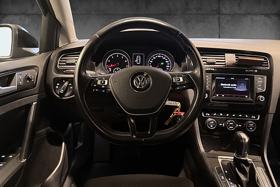 Volkswagen Golf VII 11 of 22