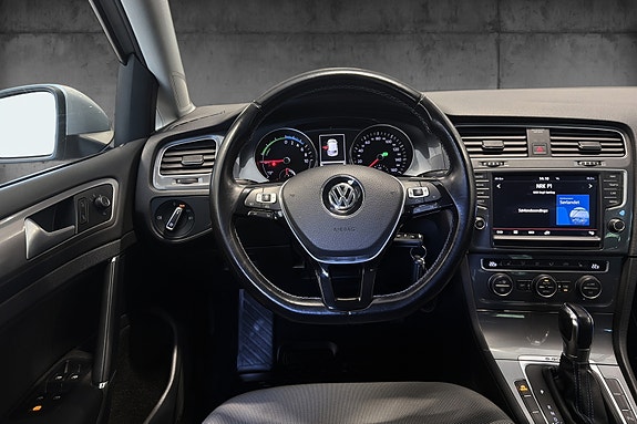 Volkswagen e-Golf VII 12 of 22