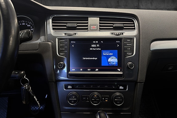 Volkswagen e-Golf VII 15 of 22