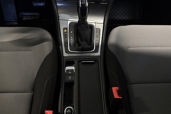 Volkswagen e-Golf VII 13 of 22