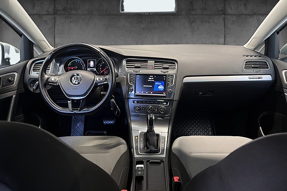 Volkswagen e-Golf VII 10 of 22