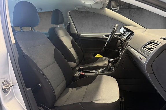Volkswagen e-Golf VII 16 of 22