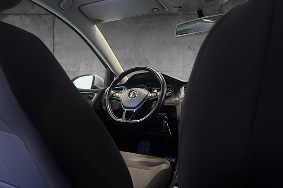 Volkswagen e-Golf VII 11 of 22