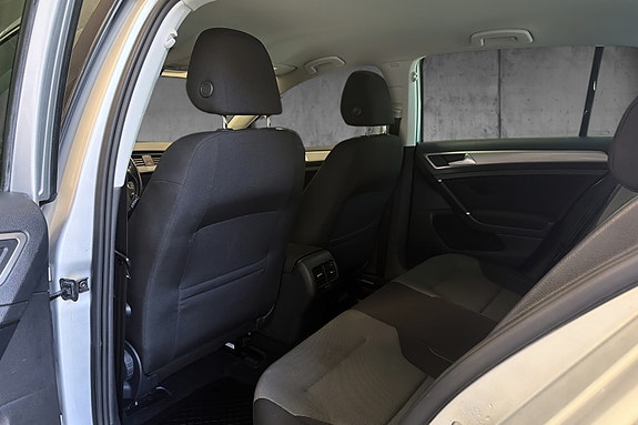 Volkswagen e-Golf VII 9 of 22
