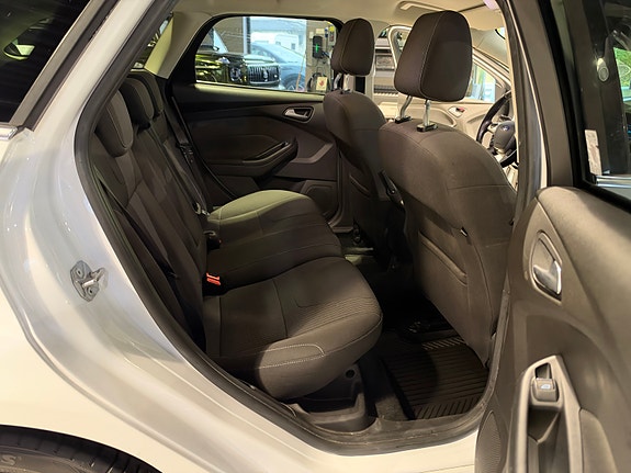 Ford Focus 20 of 27