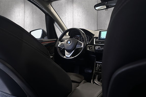 BMW 225xe 11 of 22