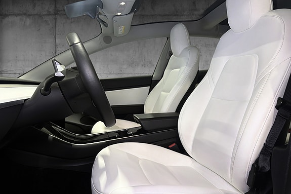 Tesla Model 3 8 of 26