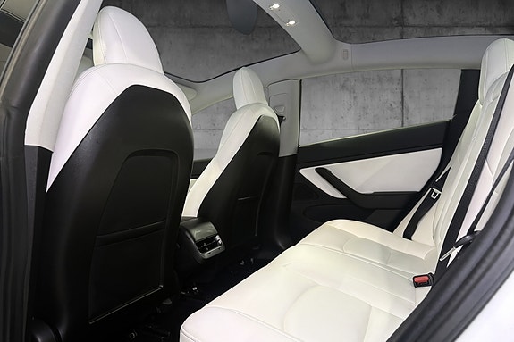 Tesla Model 3 11 of 26
