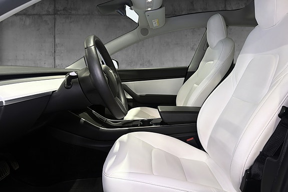 Tesla Model 3 7 of 26