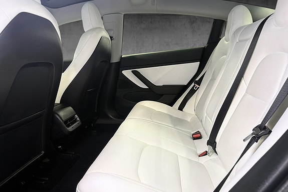 Tesla Model 3 10 of 26