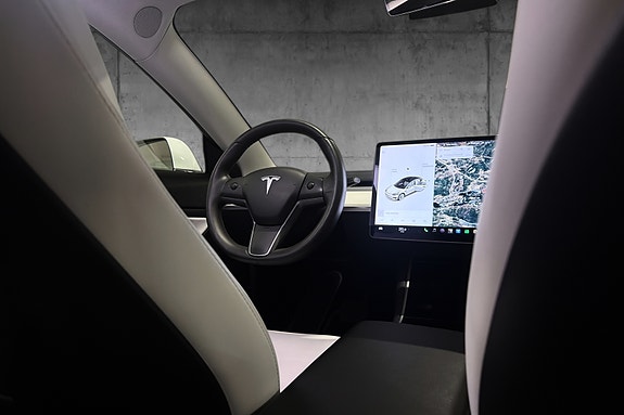 Tesla Model 3 13 of 26