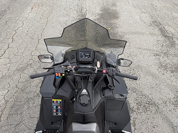 Polaris S4 Titan Adventure 8 of 9