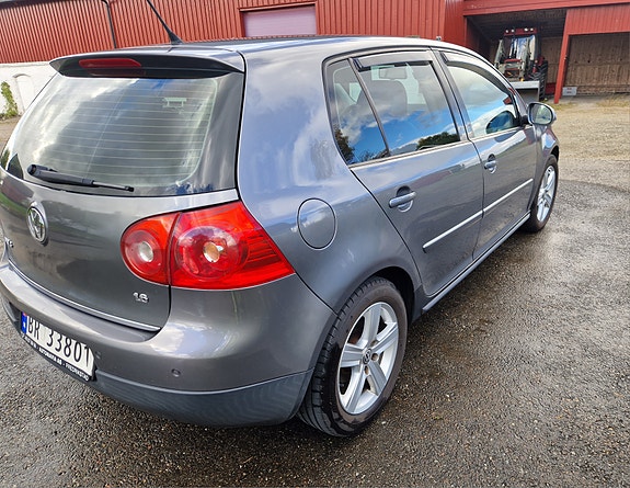 Volkswagen Golf V 6 of 18