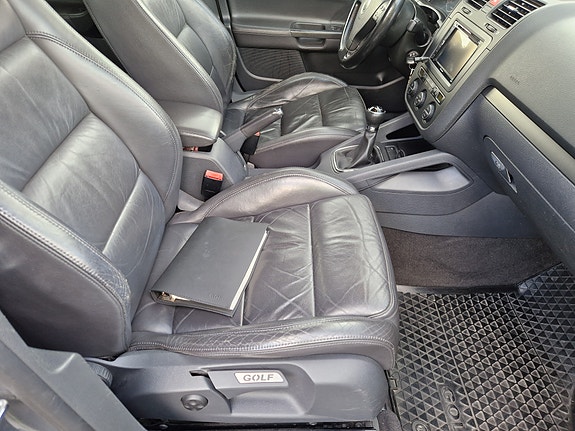 Volkswagen Golf V 12 of 18