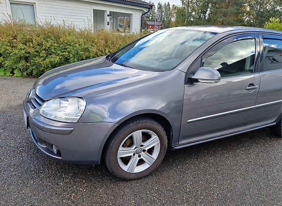 Volkswagen Golf V 2 of 18