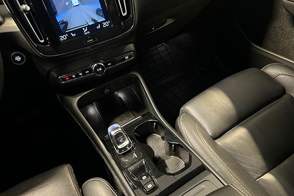 Volvo XC40 14 of 29