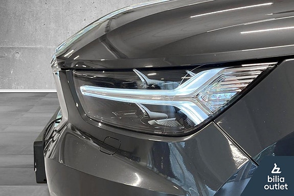Volvo XC40 2 of 29