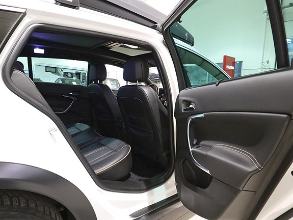Opel Insignia Country Tourer 29 of 30