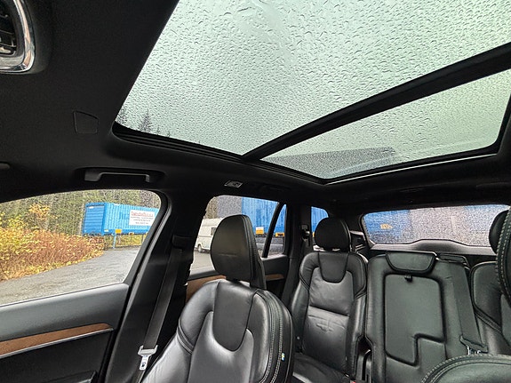 Volvo XC90 24 of 30