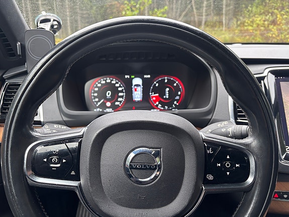Volvo XC90 15 of 30